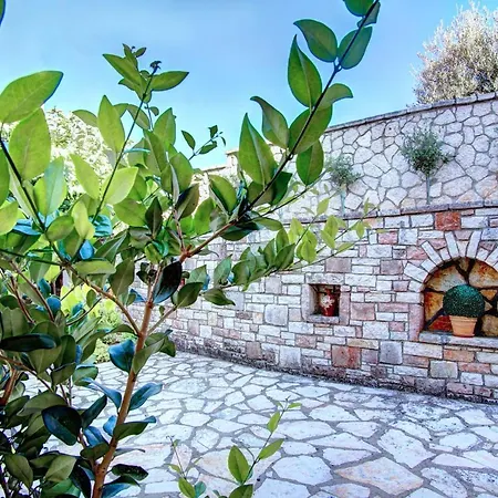 Villa The